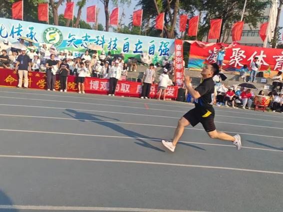 说明: 运动会8.jpg